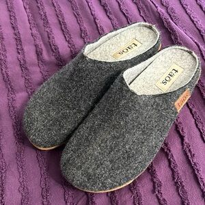 Taos woolderness wool clogs